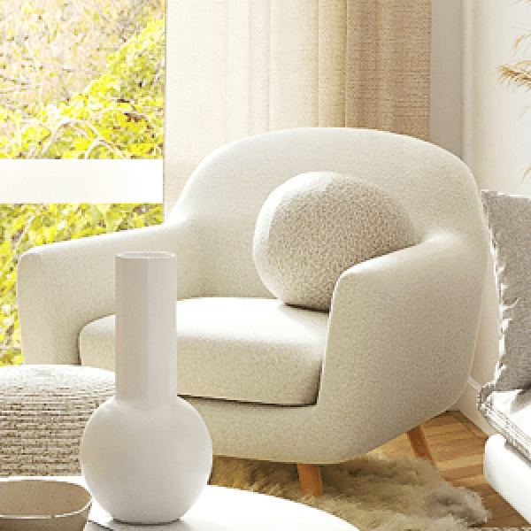 画像：白い一人掛けソファ